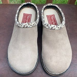 Simple Santa Barbara clogs